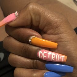 Dreams Nail Lounge - Freehand art