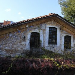 Samatya Telis Cafe - İkinci kattan kilise görünüyor
