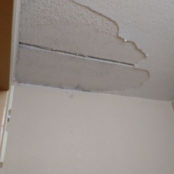 Econo Lodge Coliseum - Is the mold smell coming from the bathroom leak from the floor above? - Hotels Near Me - Morgantown, West Virginia Econo Lodge Coliseum - Is the mold smell coming from the bathroom leak from the floor above? - Hotels Near Me - Morgantown, West Virginia
