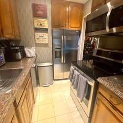 SAAD Construction - The old lame kitchen before we met Ali