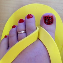 Queen Nails - My toes and polka dots