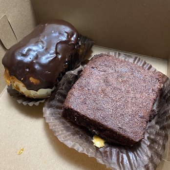 La Farine Bakery - Mini Chocolate Eclair and Brownie - Bakeries Near Me - Oakland, California La Farine Bakery - Mini Chocolate Eclair and Brownie - Bakeries Near Me - Oakland, California