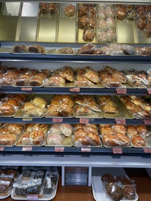 Suzanne's Cake & Pastry by null