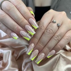 Organic Nails and Spa 3 - Acrylic gel full set