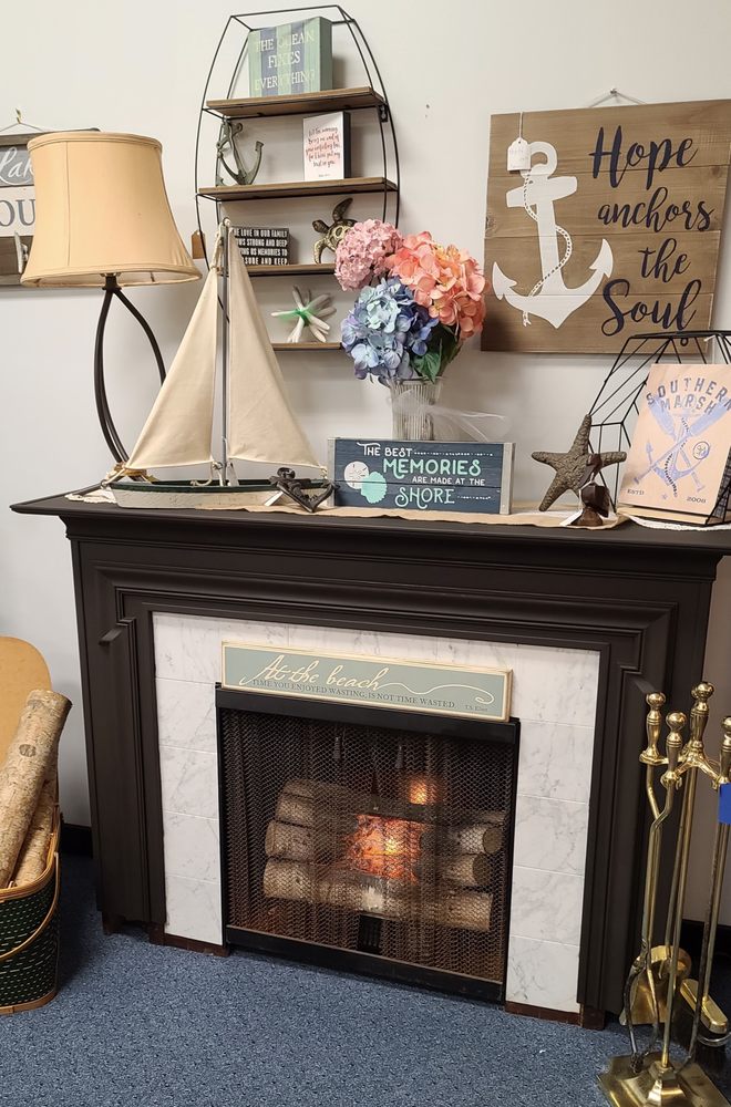 THRIFTIN Updated August 2024 28 Photos 830 W Main St, Lake