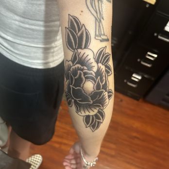 KenelTats - Trad elbow peony - Tattoo Near Me - Fresno, California KenelTats - Trad elbow peony - Tattoo Near Me - Fresno, California