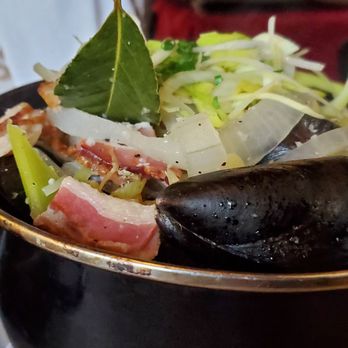 Mannequin Pis - The Pop-Eye with bacon, spinach, onion and cheese! The broth and of course the mussels was not disappointing - Belgian Near Me - Olney, Maryland Mannequin Pis - The Pop-Eye with bacon, spinach, onion and cheese! The broth and of course the mussels was not disappointing - Belgian Near Me - Olney, Maryland