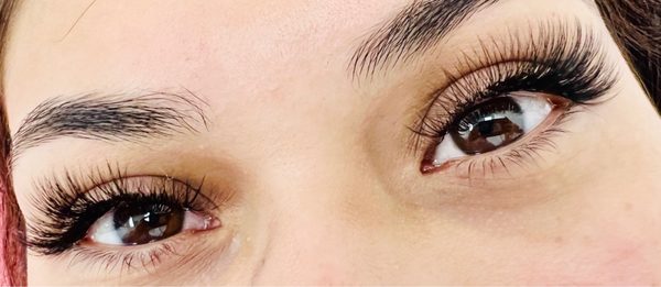 Leslie's Nails & Spa