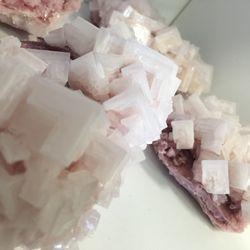 Lemuria Crystal Shop - Pink halite