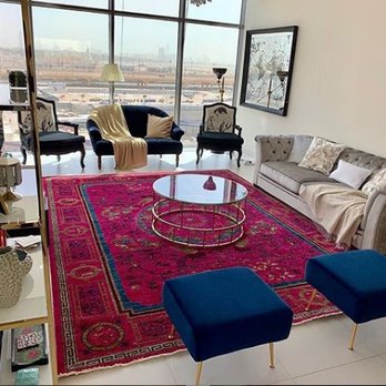 Tapis d'Orient Bashir - L'un de nos tapis Pavo Cristatus présenté dans la maison d'un client. | One of our Pavo Cristatus rugs featured in a clients living room. - Carpet Cleaning Near Me - Mont-Royal, Quebec Tapis d'Orient Bashir - L'un de nos tapis Pavo Cristatus présenté dans la maison d'un client. | One of our Pavo Cristatus rugs featured in a clients living room. - Carpet Cleaning Near Me - Mont-Royal, Quebec