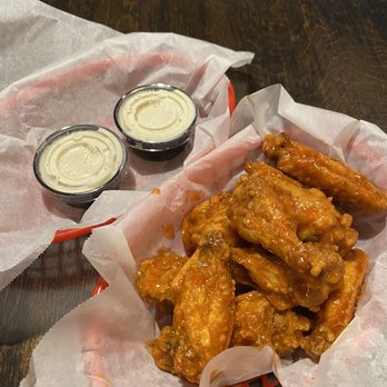 Paisano's Pizza Grill - 10 traditional wings in Hot Garlic with Blue Cheese on the side. - Pizza Near Me - Charleston, South Carolina Paisano's Pizza Grill - 10 traditional wings in Hot Garlic with Blue Cheese on the side. - Pizza Near Me - Charleston, South Carolina