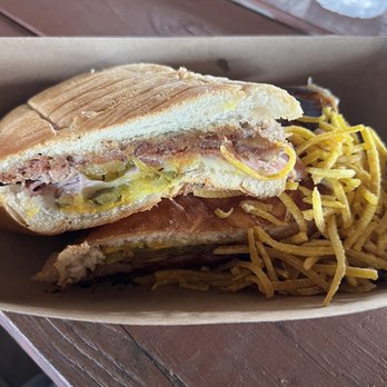 A Lo Cubano Kitchen - Food Trucks Near Me - Orlando, Florida