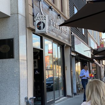 Pizza e Pazzi - Storefront | July 2022 - Pizza Near Me - Toronto, Ontario