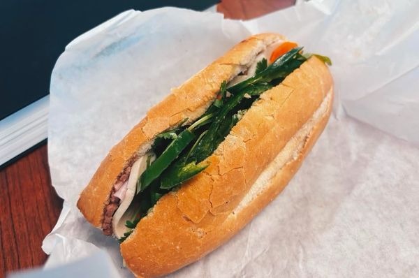 Bánh Mì Ba Lẹ by null