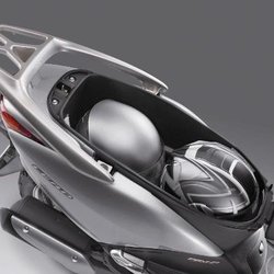Motosrent Menorca - Capacidad 2 cascos.. incluido en el precio