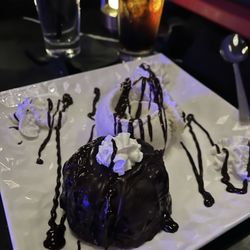 Lizzy's Live - Chocolate molten lava cake