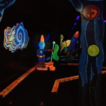 Putting Edge - Mini Golf Near Me - Montreal, Quebec