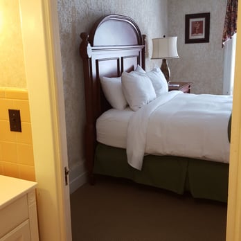 Navy Gateway Inn & Suites - Bedroom - Public Services & Government Near Me - Annapolis, Maryland