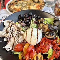 The Little Italy - Amazing salads and damn good pizzas