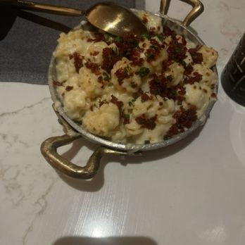 Gordon Ramsay Hell's Kitchen - Gouda Mac &.cheese topped with bacon I give it a 5 not m favorite - Desserts Near Me - Washington, DC, District of Columbia