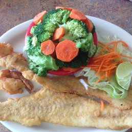 Lunch combination plate, 2 fish filets & 2 shrimp. Substituted rice for veggies.