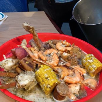 High Tide Harry's - Seafood boil enough for 2-3 people. Make sure you have a glass of their house margarita, too! - Seafood Near Me - Orlando, Florida High Tide Harry's - Seafood boil enough for 2-3 people. Make sure you have a glass of their house margarita, too! - Seafood Near Me - Orlando, Florida