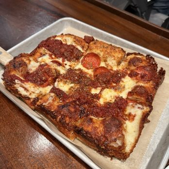 Uno Pizzeria & Grill - Pepperoni pizza Detroit style - Pizza Near Me - Winter Garden, Florida Uno Pizzeria & Grill - Pepperoni pizza Detroit style - Pizza Near Me - Winter Garden, Florida