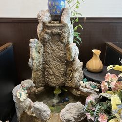 Wah Fu Chinese Restaurant - Koi pond