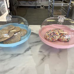 Khloe's Konfections - Chocolate Chip and Sprinkle Cookies