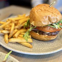 Artisan Bistro - Beef burger