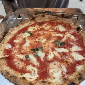 Signora Pizza - Margherita - Food Trucks Near Me - Las Vegas, Nevada