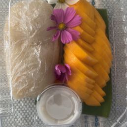 (To-go) Mangoe with sweet sticky rice (To-go) Mangoe with sweet sticky rice