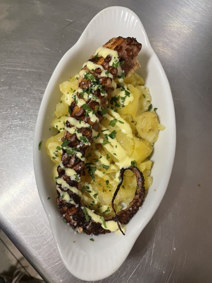 Grilled octopus with olive oil potatoes