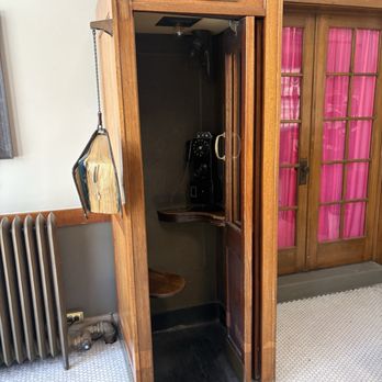 Gardner Hotel & Hostel - Old school phone booth - Hotels Near Me - El Paso, Texas Gardner Hotel & Hostel - Old school phone booth - Hotels Near Me - El Paso, Texas
