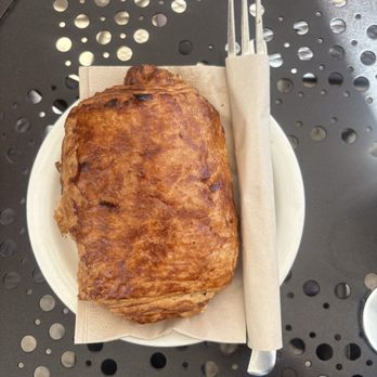 Urth Caffe - Ham and cheese croissant - Coffee & Tea Near Me - Laguna Beach, California Urth Caffe - Ham and cheese croissant - Coffee & Tea Near Me - Laguna Beach, California