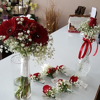 Marquis Flower Shop - Bridal Party roses - Florists Near Me - Lethbridge, Alberta Marquis Flower Shop - Bridal Party roses - Florists Near Me - Lethbridge, Alberta