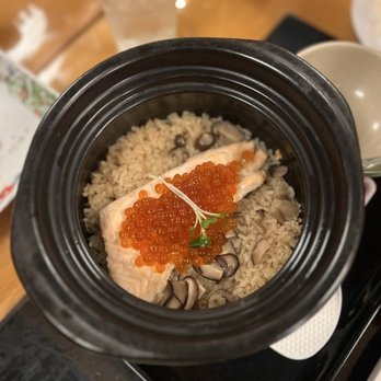 Izakaya Akatsuki - salmon & ikura kamameshi: shiitake, shimeji, salmon + salmon roe rice pot = $26 - Noodles Near Me - Gardena, California