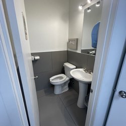 Village Cleaners - Salt Lake City - Access to a bathroom on laundromat side