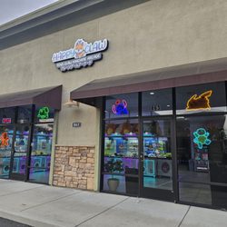 Happy Claw Arcade - Exterior