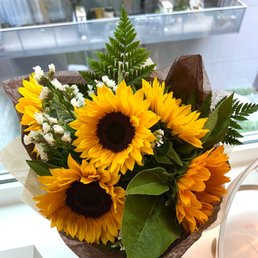Premium sunflower bouquet