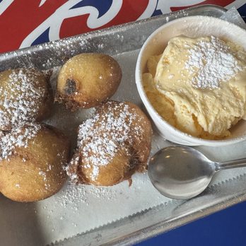 Jackson's Blue Ribbon Pub - Deep Fried Oreos! So good. - American Near Me - Wauwatosa, Wisconsin