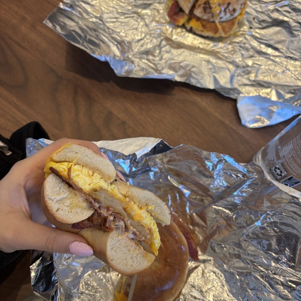 Deluxe bagel sandwich Deluxe bagel sandwich