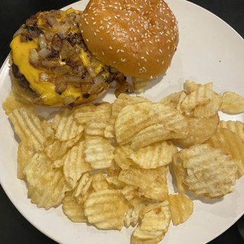janes diner - Smash burger with chips - Breakfast & Brunch Near Me - Medina, Ohio janes diner - Smash burger with chips - Breakfast & Brunch Near Me - Medina, Ohio