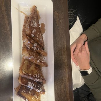 SpeakEZ Lounge - Crème brûlée french toast - Lounges Near Me - Grand Rapids, Michigan