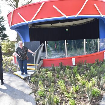 Fab 4 Taxi Tours - Strawberry Fields Band Stand - Tours Near Me Fab 4 Taxi Tours - Strawberry Fields Band Stand - Tours Near Me