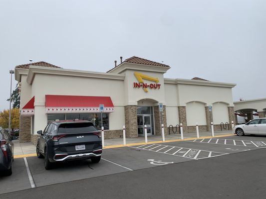 In-N-Out Burger by null