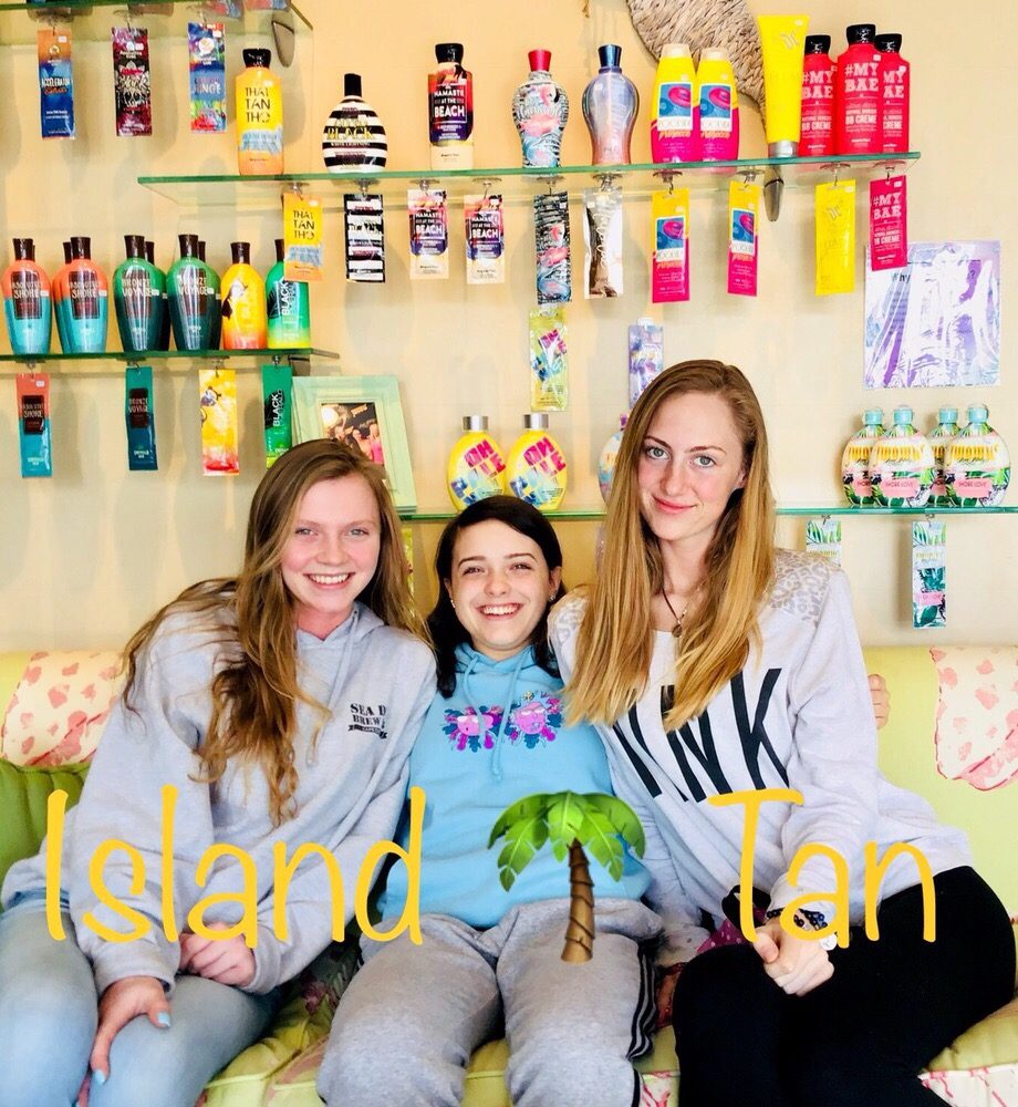 Island Tan & Apparel Logo