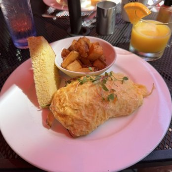 Pond House Cafe - Apple and Brie Omelette - Cafes Near Me - West Hartford, Connecticut Pond House Cafe - Apple and Brie Omelette - Cafes Near Me - West Hartford, Connecticut