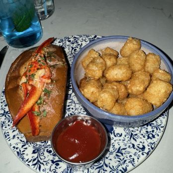 The Hampton Social - Denver - LOBSTER ROLL - New American Near Me - Denver, Colorado The Hampton Social - Denver - LOBSTER ROLL - New American Near Me - Denver, Colorado