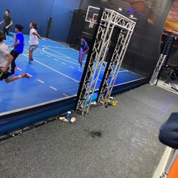 Sky Zone Trampoline Park - No staff !!